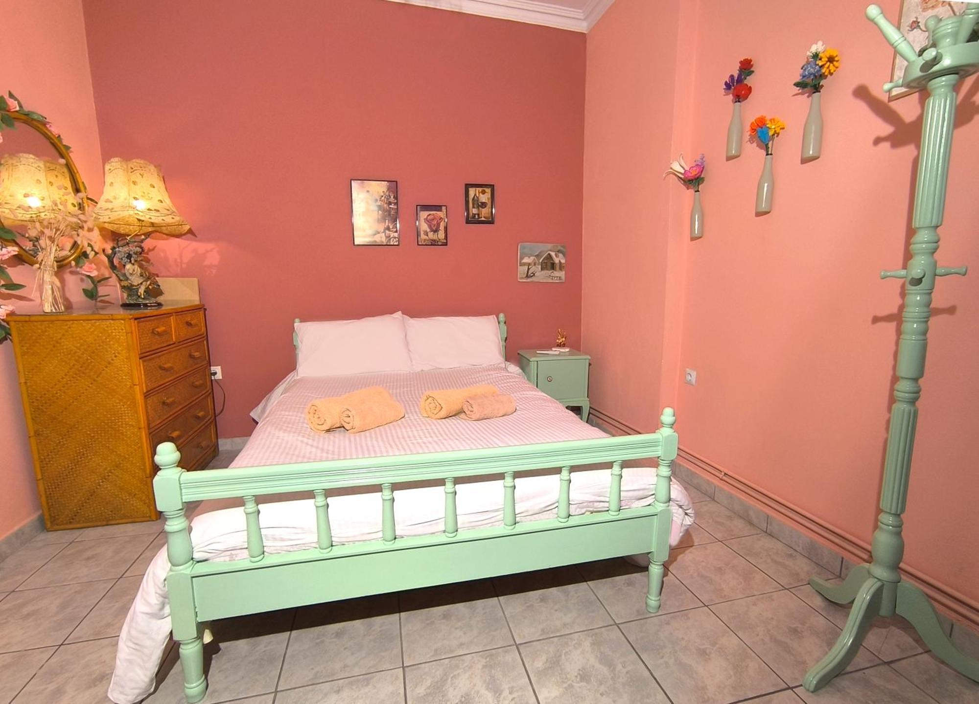 Casa Bonita, House With Private Entrance And Garden, Between Center And Sea Atenas Exterior foto